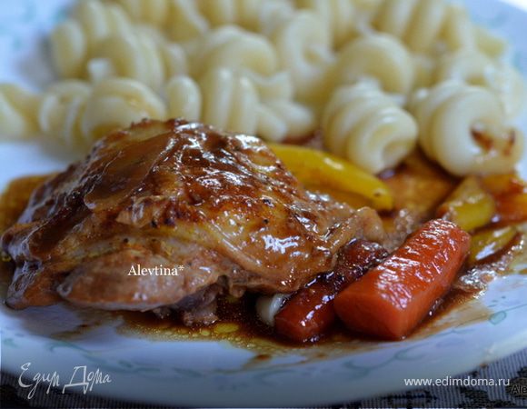 Куриные бедрышки в пакете с овощами