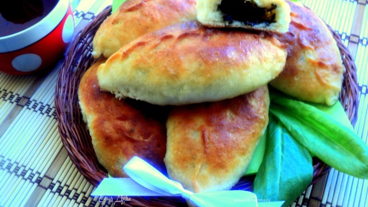 Пирожки печеные со щавелем