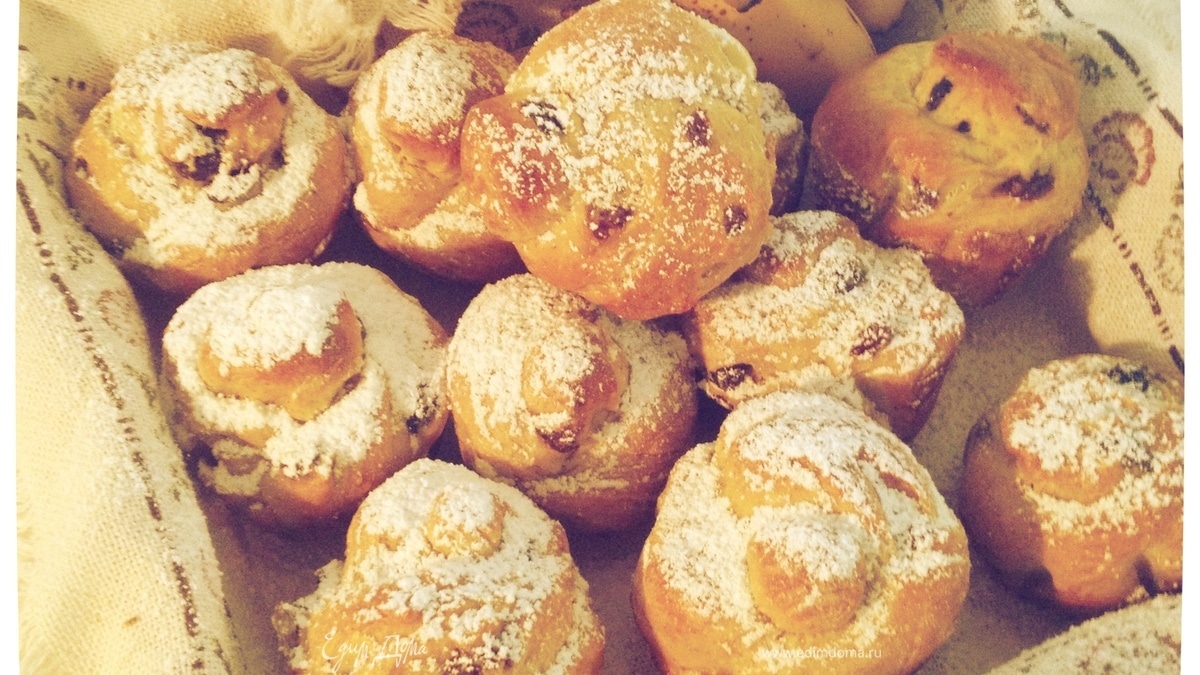 Ароматные булочки с изюмом