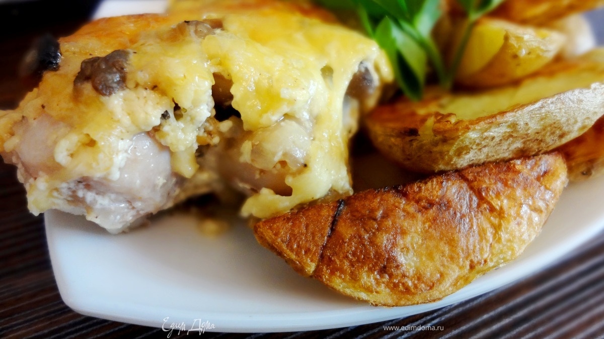 Курица под грибным соусом