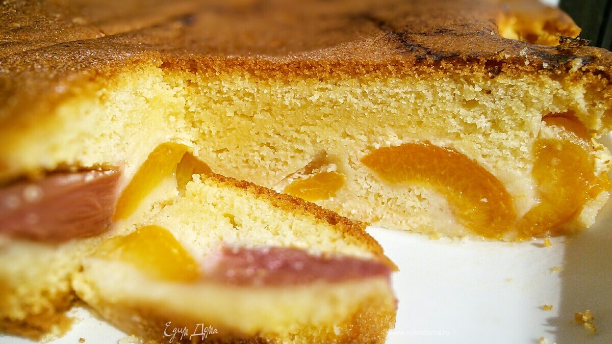 Пирог с ревенем и абрикосами