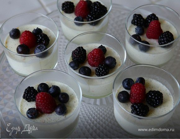 Сливочный пудинг со свежими ягодами Сливочный пудинг со свежими ягодами