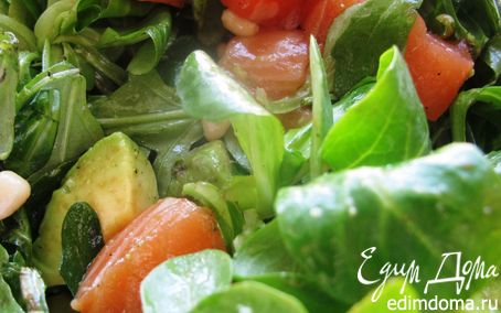 Рецепт Корн-салат с авокадо и малосольным лососем