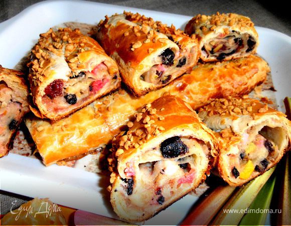 Штрудель из ревеня и изюма Штрудель из ревеня и изюма