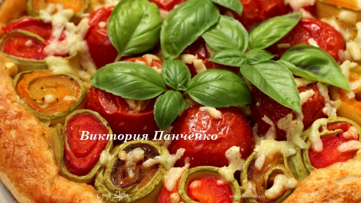 Пирог-перевертыш с овощными рулетиками