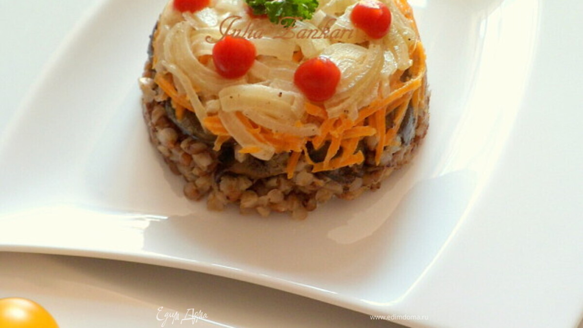 Печень, гречка, лук, морковь в сливках