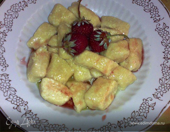 Ленивые варенички из пряженого творога Ленивые варенички из пряженого творога