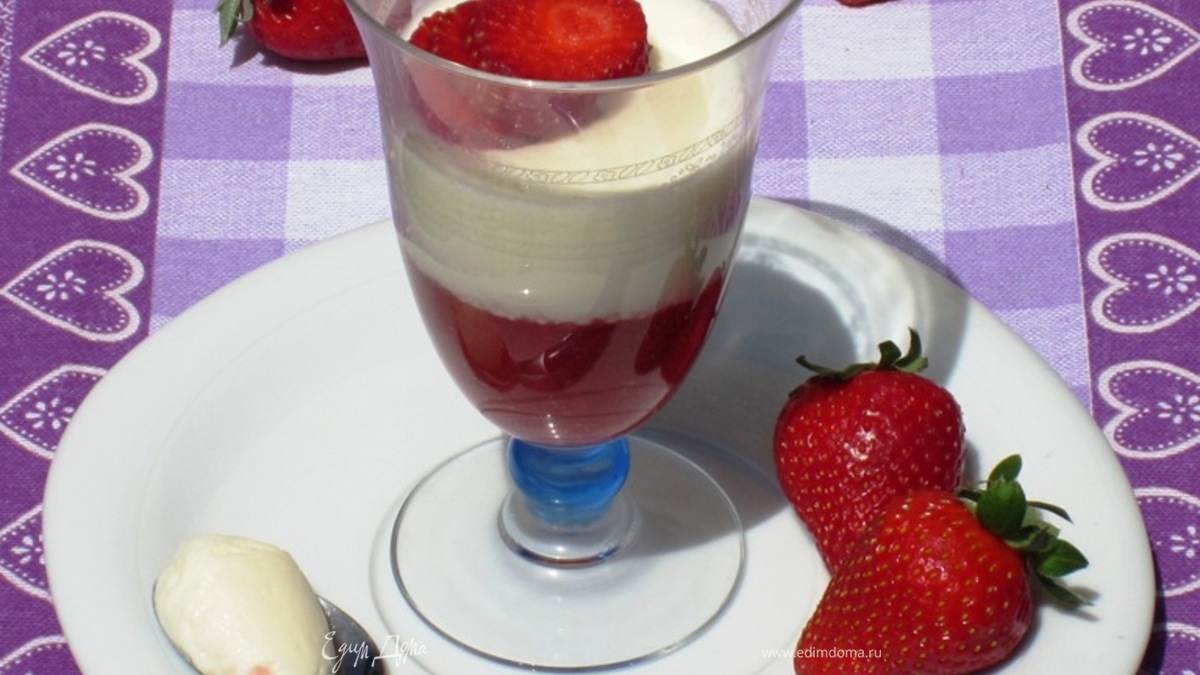 Клубнично-ванильная панна котта