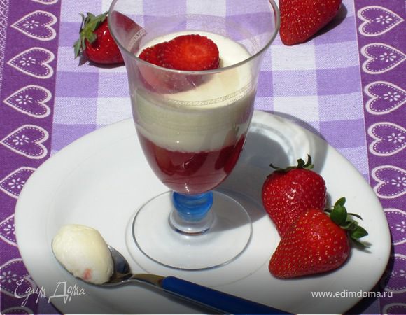 Клубнично-ванильная панна котта Клубнично-ванильная панна котта