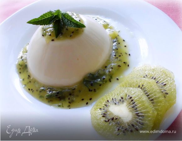 Сливочное желе с соусом из киви и мяты Сливочное желе с соусом из киви и мяты
