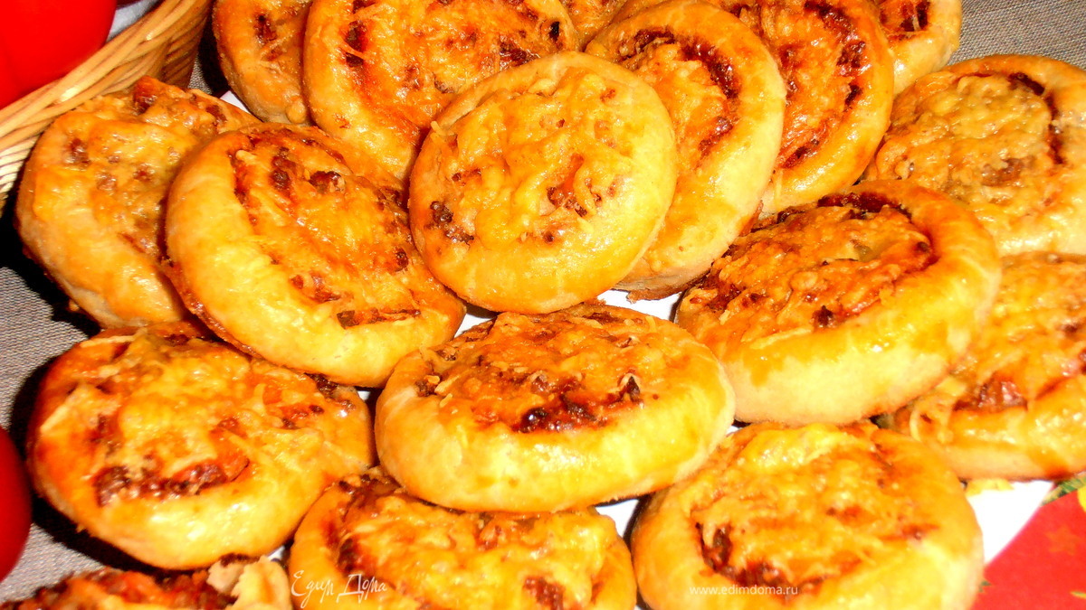 Мягкие картофельные плюшки с мясной прослоечкой