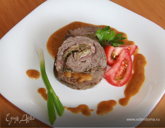 Рулет из телятины с беконом и грибами на пиве Рулет из телятины с беконом и грибами на пиве