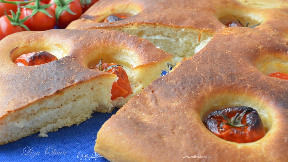 Ароматная фокачча с помидорками черри и чесночным маслом