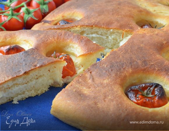 Ароматная фокачча с помидорками черри и чесночным маслом Ароматная фокачча с помидорками черри и чесночным маслом
