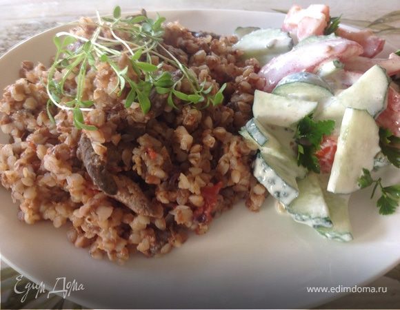 Куриная печеночка с гречкой и томатами
