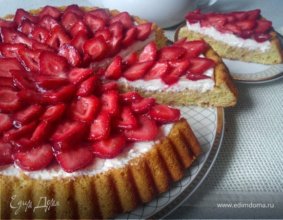 Клубничный торт "Ура, каникулы" Клубничный торт "Ура, каникулы"