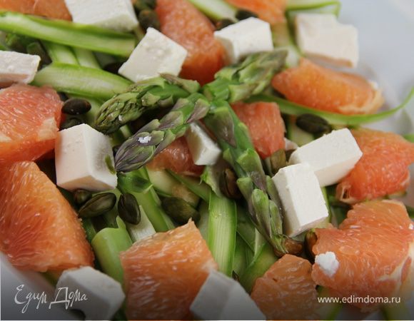 Салат из спаржи с авокадо, грейпфрутом и фетой Салат из спаржи с авокадо, грейпфрутом и фетой
