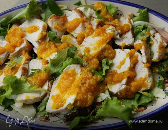 Салат с курицей, фенхелем и кинзой