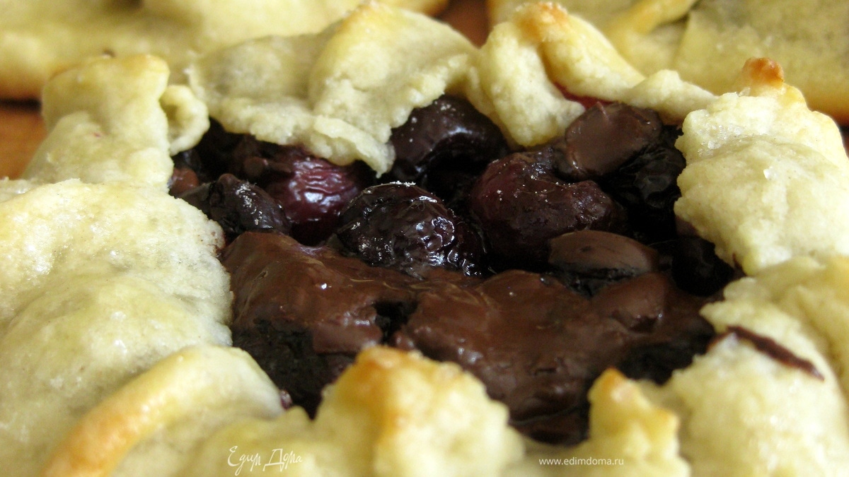 Галеты с черешней и шоколадом