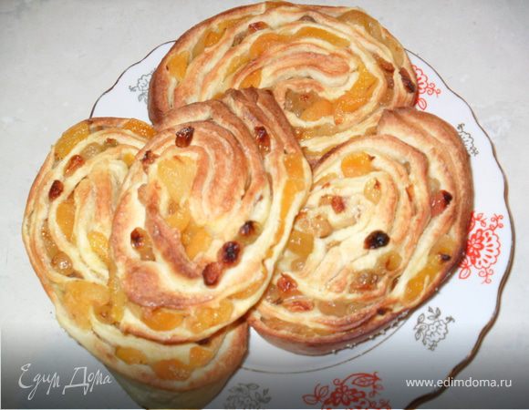 сладкая выпечка с сухофруктами