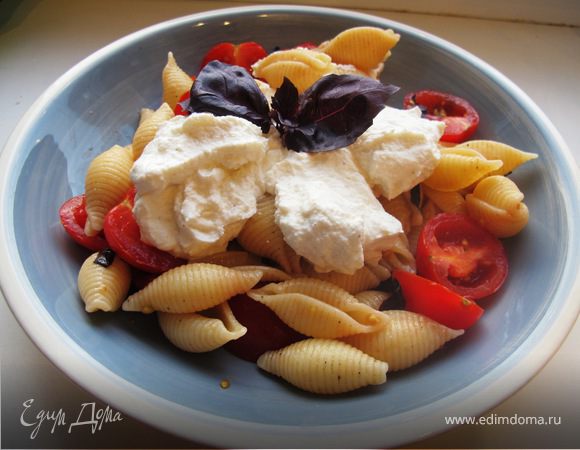 Салат с ракушками и рикоттой