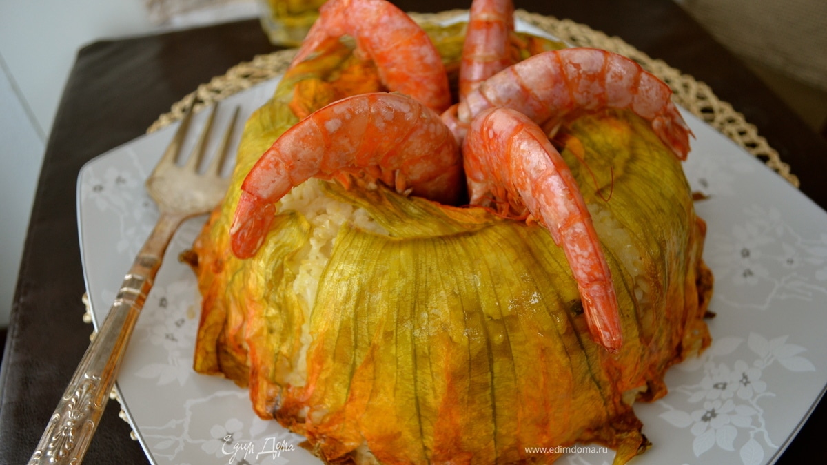 Рисовая "корона" с креветками (и не только)