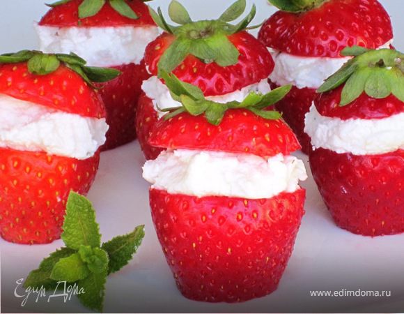 Клубника с козьим сыром и мятой