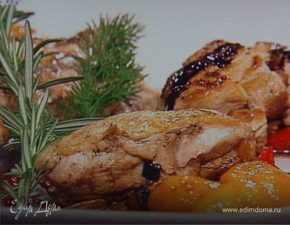 Куриное филе с овощным рагу под бальзамическим соусом Куриное филе с овощным рагу под бальзамическим соусом