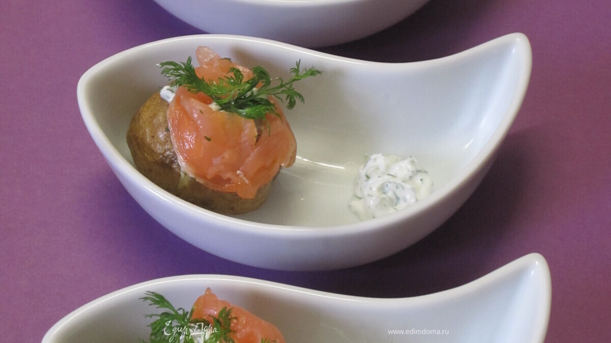 Картофель "мини" с семгой