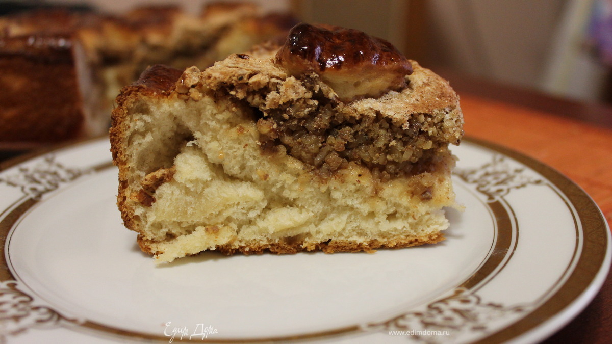 Сдобный пирог с грецкими орехами