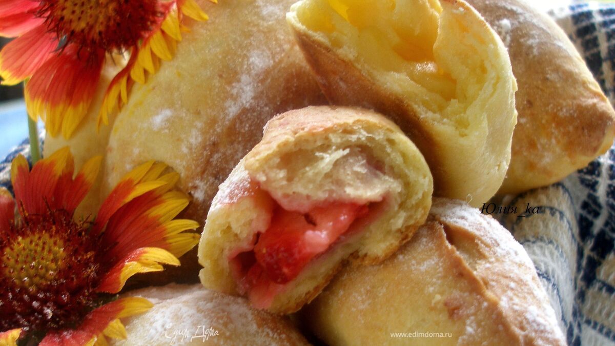 Пирожки из творожного теста с двумя видами начинок