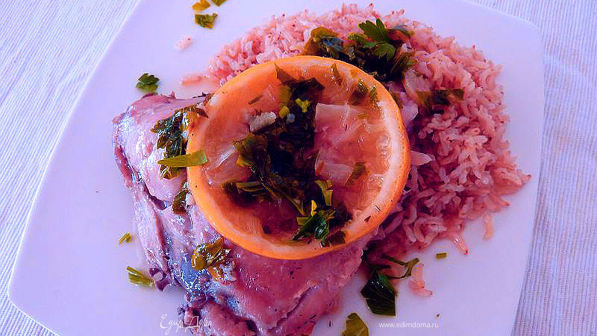 Тушеные куриные бедра в белом вине