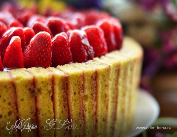 Клубнично-фисташковая шарлотка Клубнично-фисташковая шарлотка