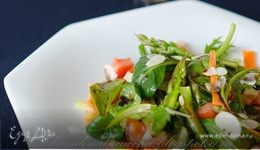 Овощной салат со свежей спаржей