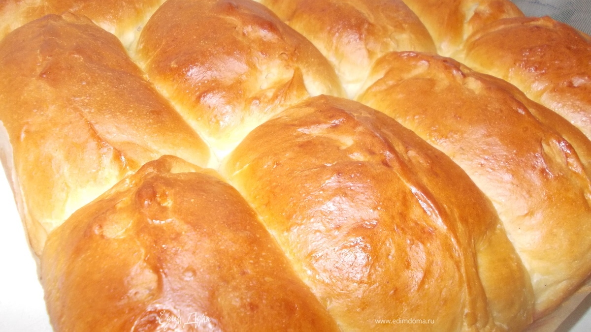 Домашние пирожки с вишней и шелковицей