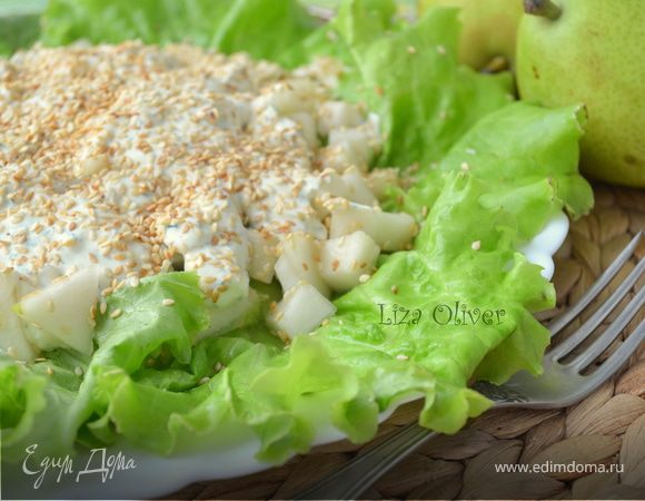 Свежий летний салат с фетой и огурцом Свежий летний салат с фетой и огурцом