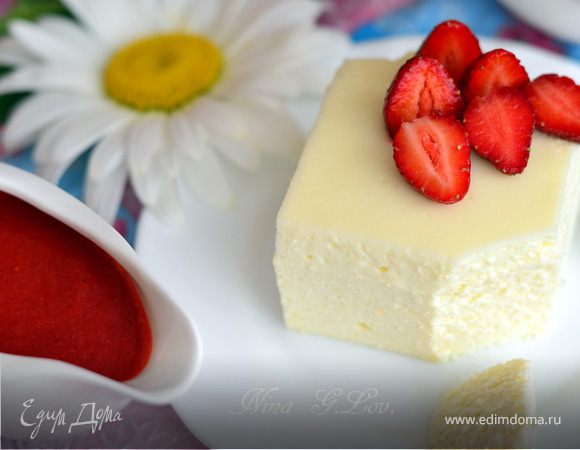 Двухслойная ванильная запеканка с ягодным соусом Двухслойная ванильная запеканка с ягодным соусом