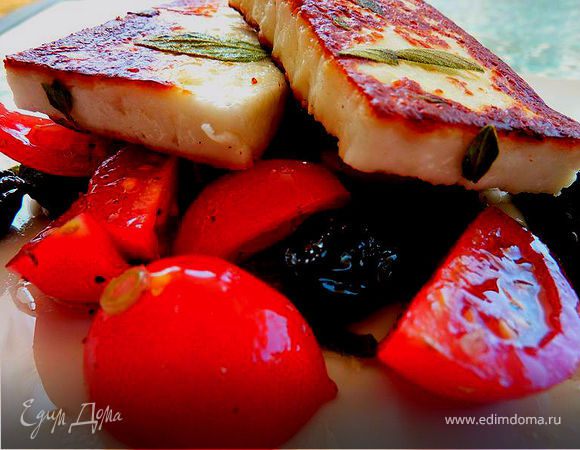 Салат из помидоров с жареным сыром Халлуми Салат из помидоров с жареным сыром Халлуми