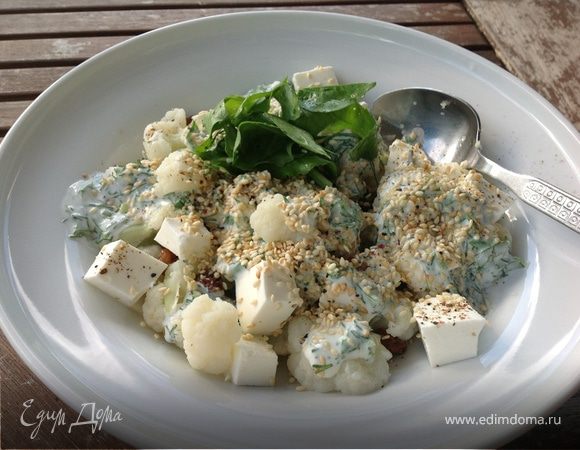 Салат из цветной капусты с козьим сыром Салат из цветной капусты с козьим сыром
