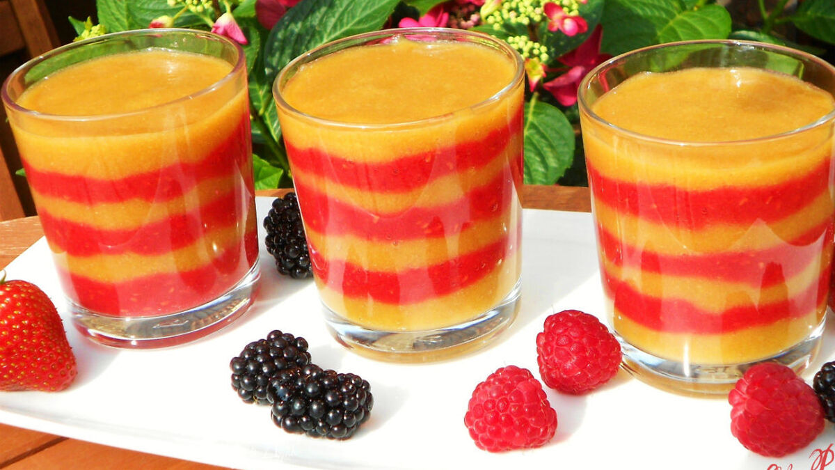 Смузи из малины и персиков