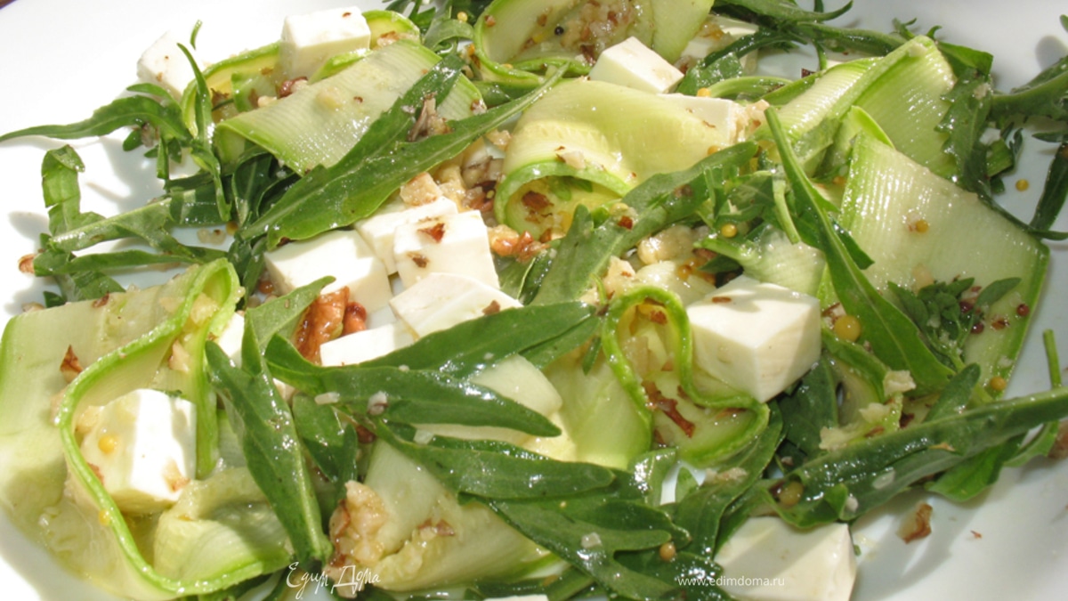 Салат с кабачками и молодой брынзой