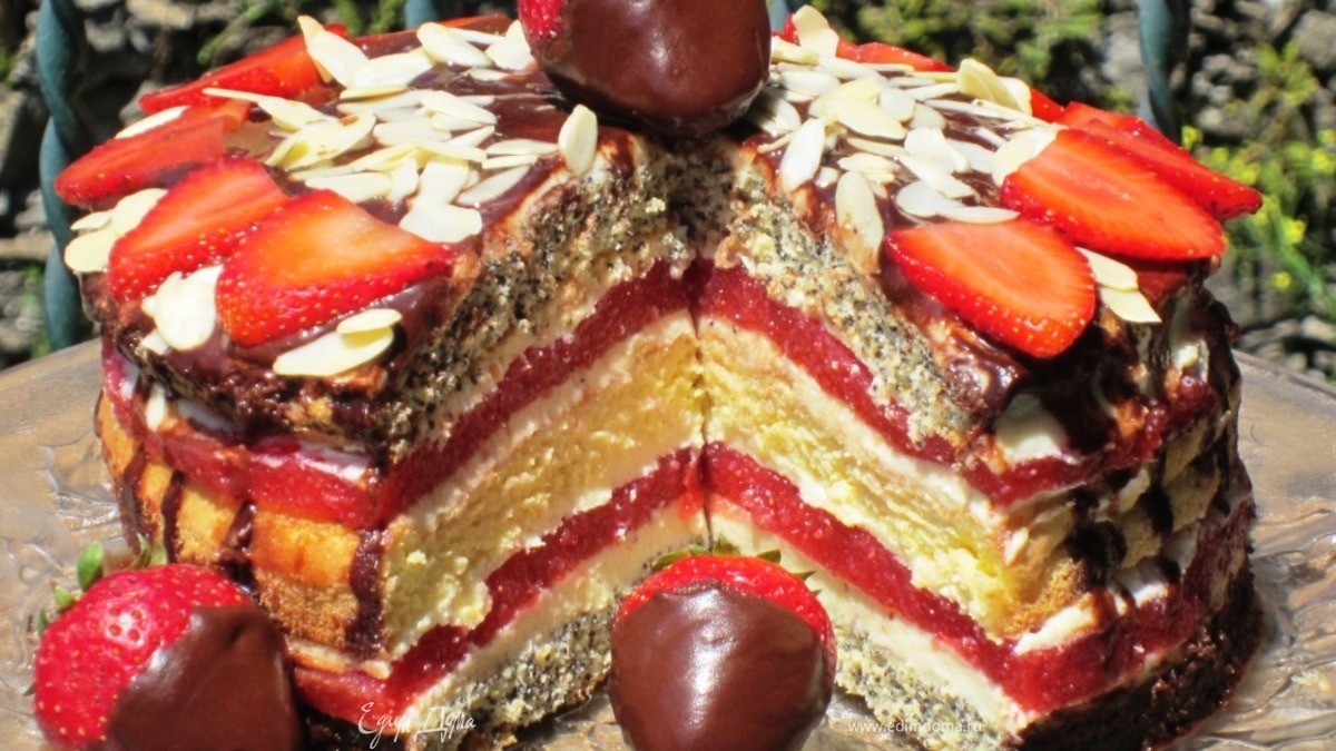 Клубнично-маковый торт