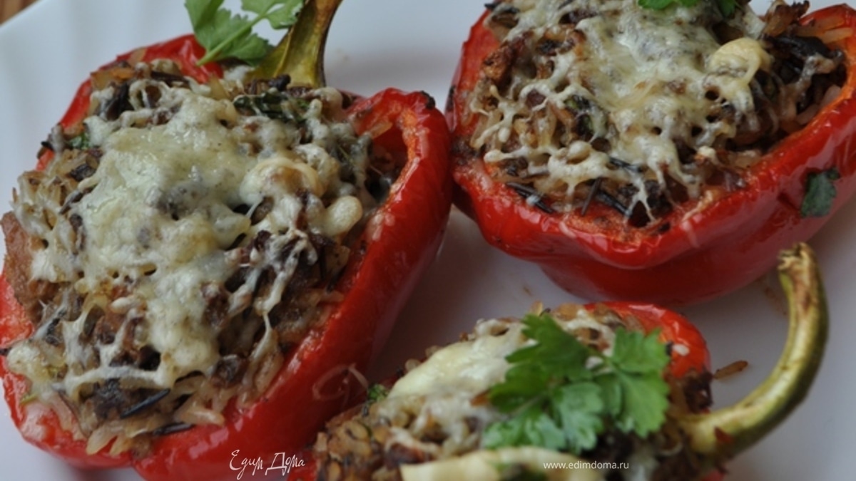 Перец, фаршированный тунцом и рисовым "миксом"