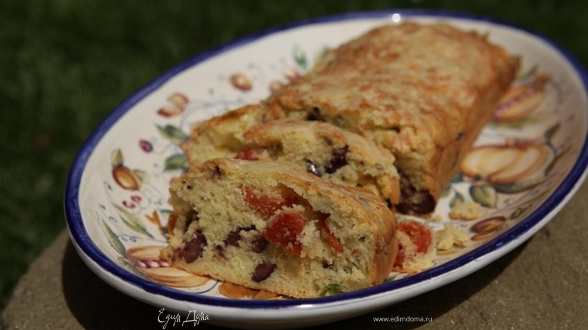 Хлеб со спаржей, оливками и вялеными помидорами 