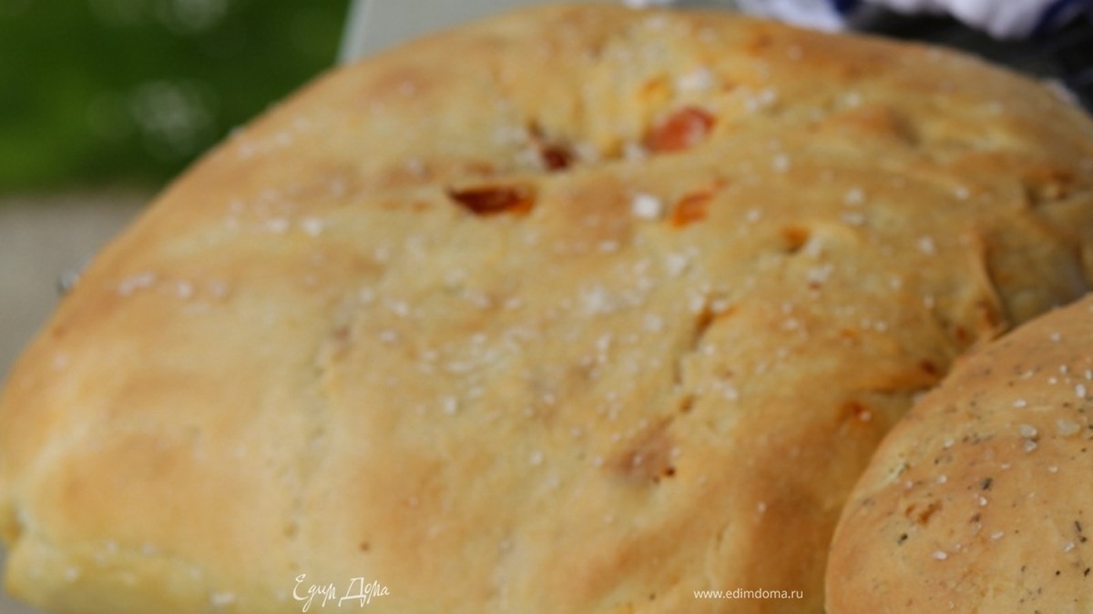 Фокачча с вялеными помидорами 