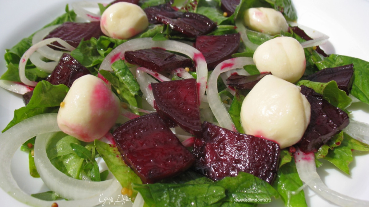 Салат с карамелизированной свеклой и моцареллой