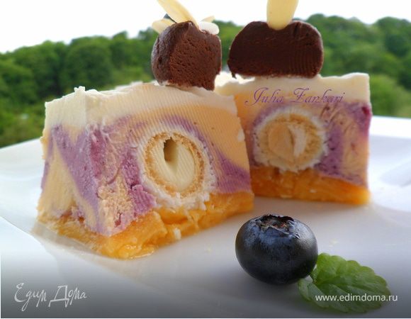 Мангово-черничное мороженое с конфетами "Рафаэлло" с шоколадными шариками Мангово-черничное мороженое с конфетами "Рафаэлло" с шоколадными шариками