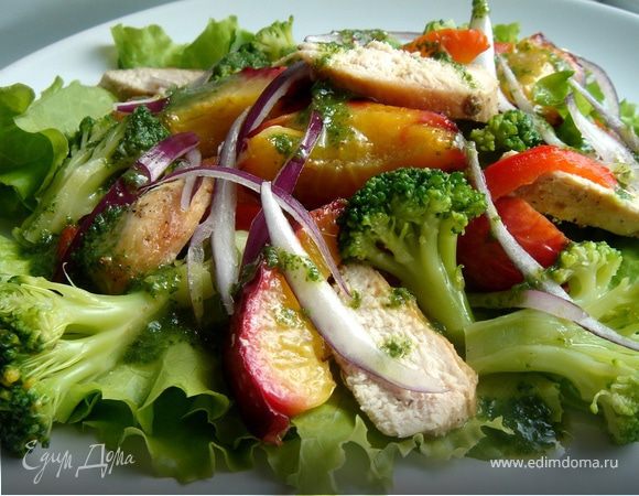 Теплый салат с нектаринами и мятной заправкой