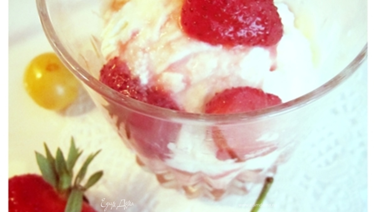 Фруктовое фламбе с ванильным мороженым