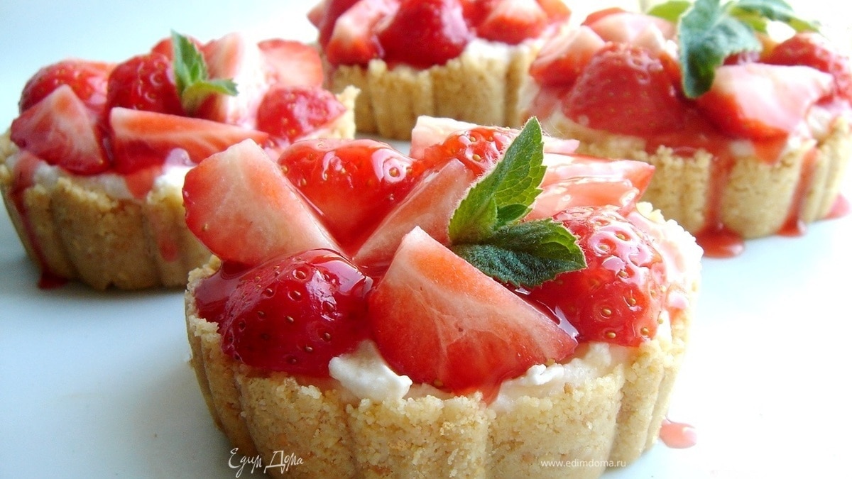 Клубничный тарт с манным пудингом